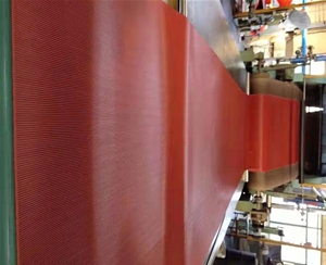 方塊橡膠板的老化或變色現(xiàn)象。